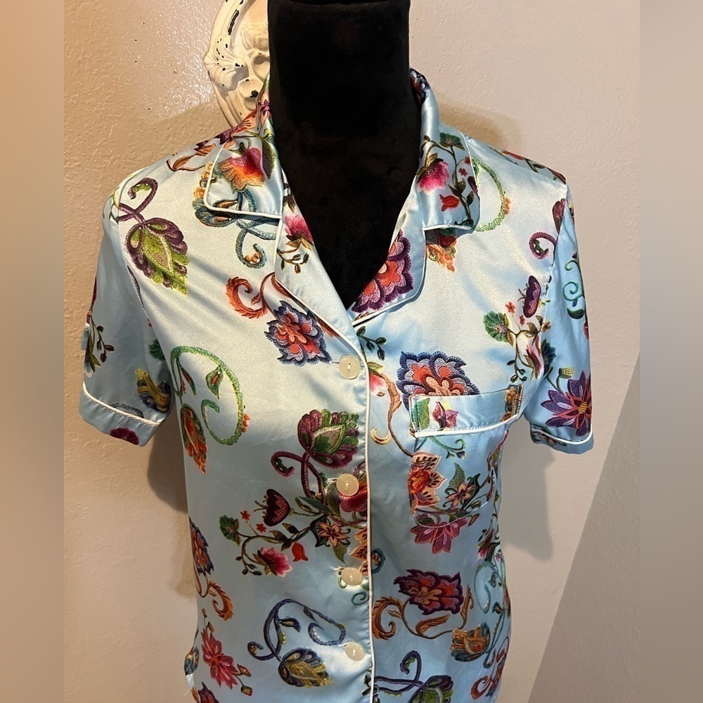Silky pajama set size small - Picture 5 of 5